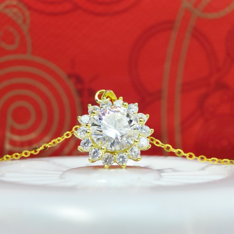 Elegant 925 Silver Moissanite Necklace, 2 Carat