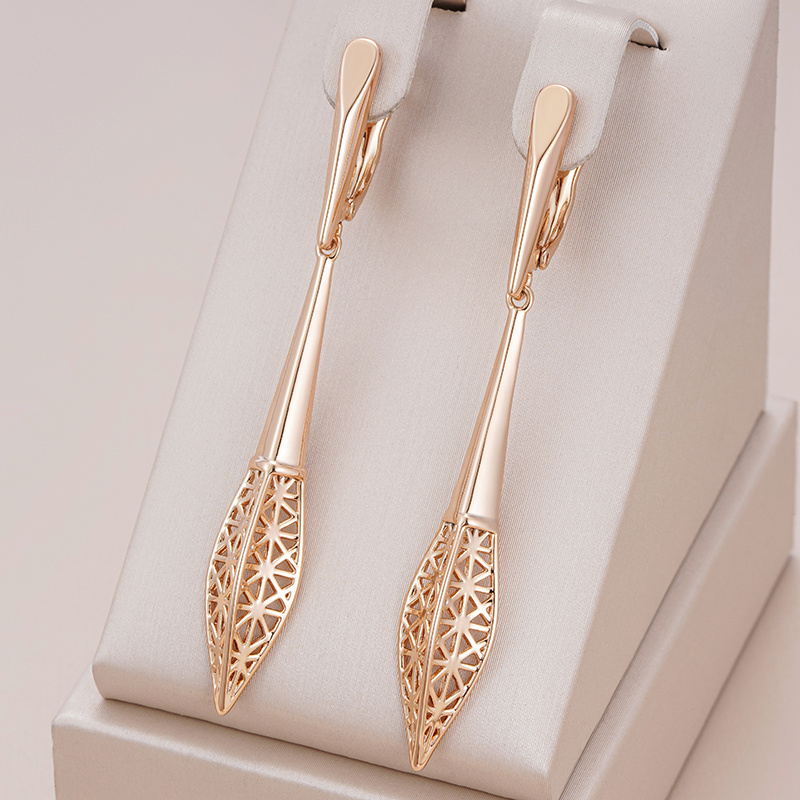 E-shop Heiße Goldene Farbe Hohle Blumen Hängeohrringe für Frauen Trendige Ethnische Lange Große Ohrringe Vintage Hochzeitsschmuck