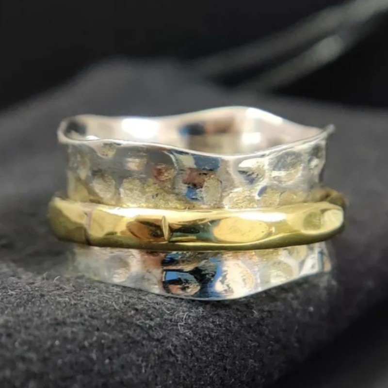 Men's & Women's Retro Minimalist Hammered Wave Ring