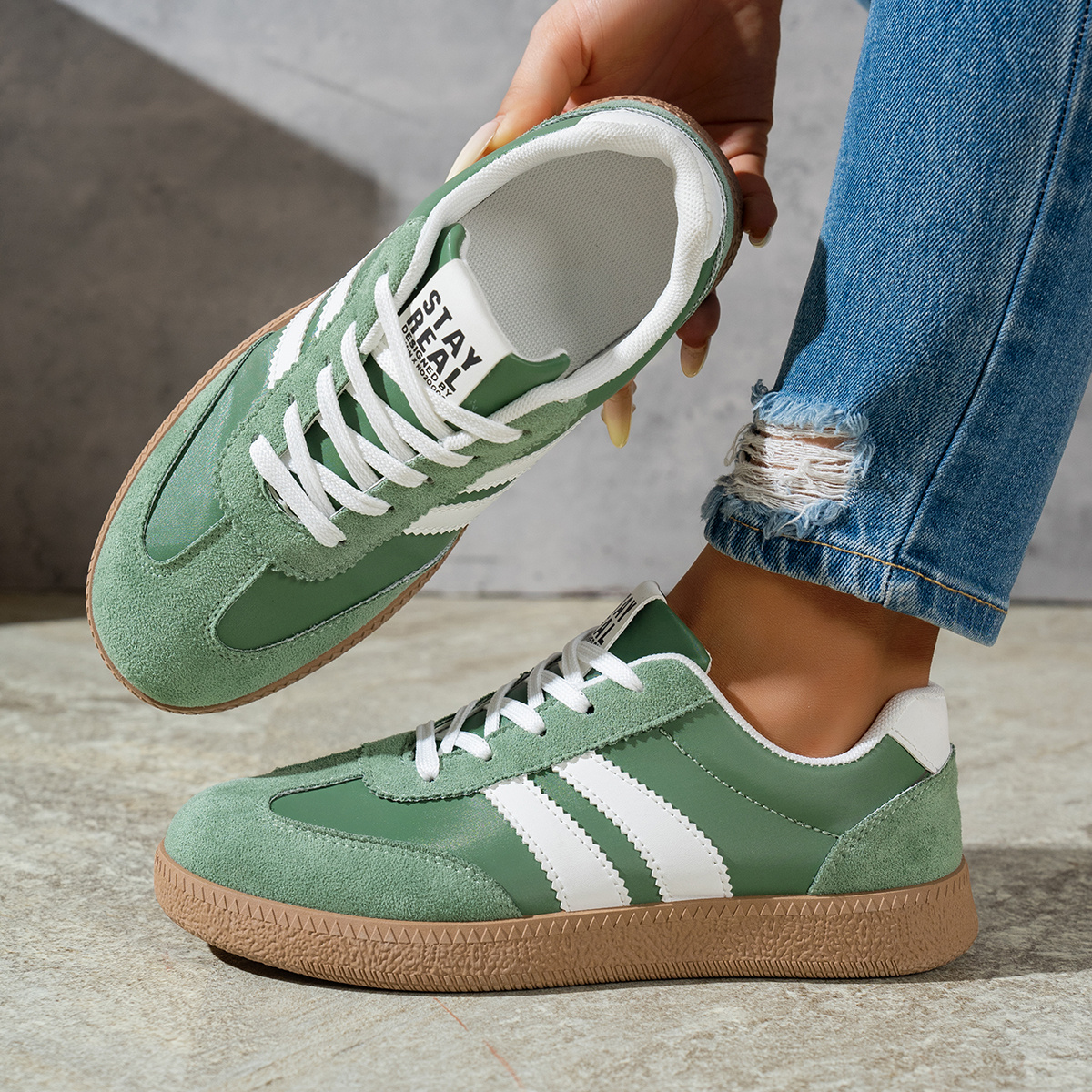E-shop CNSN Damen Vintage Sneaker Low-Top Schnürung Runde Zehenpartie Weiches/Synthetisches Obermaterial & Gummisohle Gepolsterte Sohle Geeignet für