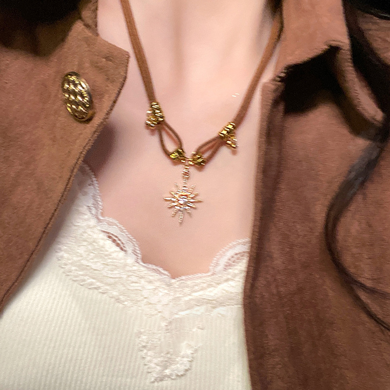 Image of Retro Style Leather Rope Necklace For Women, Niche Pendant Clavicle Chain, Daily Wear Premium Temperament Neck Chain