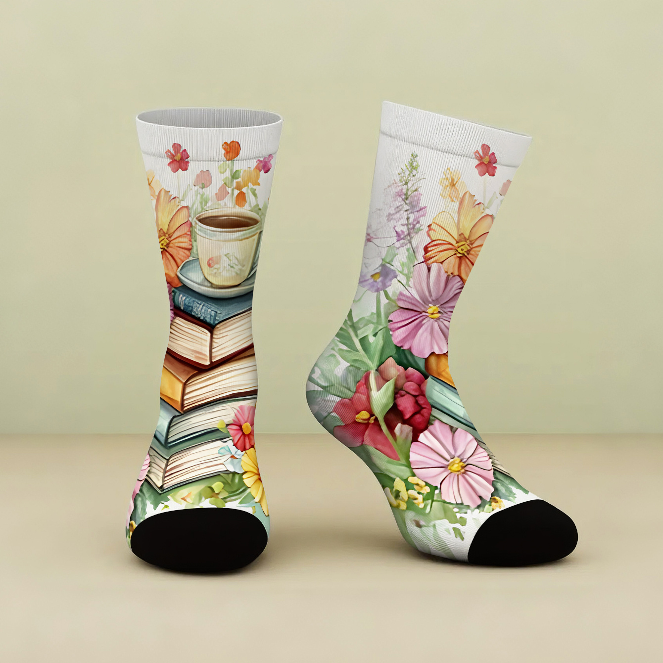 E-shop Ein Paar bedruckte Socken mit einer Tasse Kaffee auf einem Buch; Hochwertige wadenhohe Herrensocken; Neue bequeme Damen-Sportsocken; Paar-Stil;