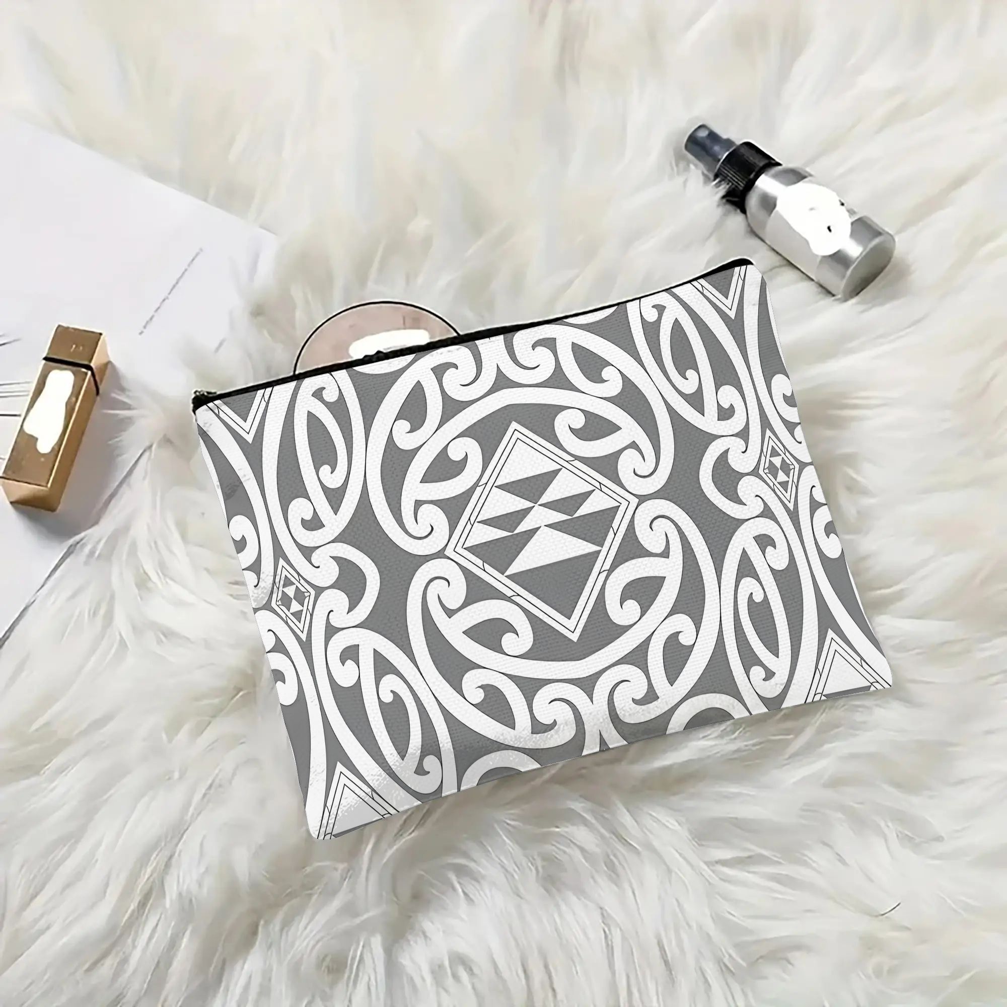 TEMU 2d Flat Printing 1pc, Maori Pattern Compact Cosmetic Bag- Durable, Black Zipper, Organizer For Makeup& Toiletries, Handbags Or , Handbag