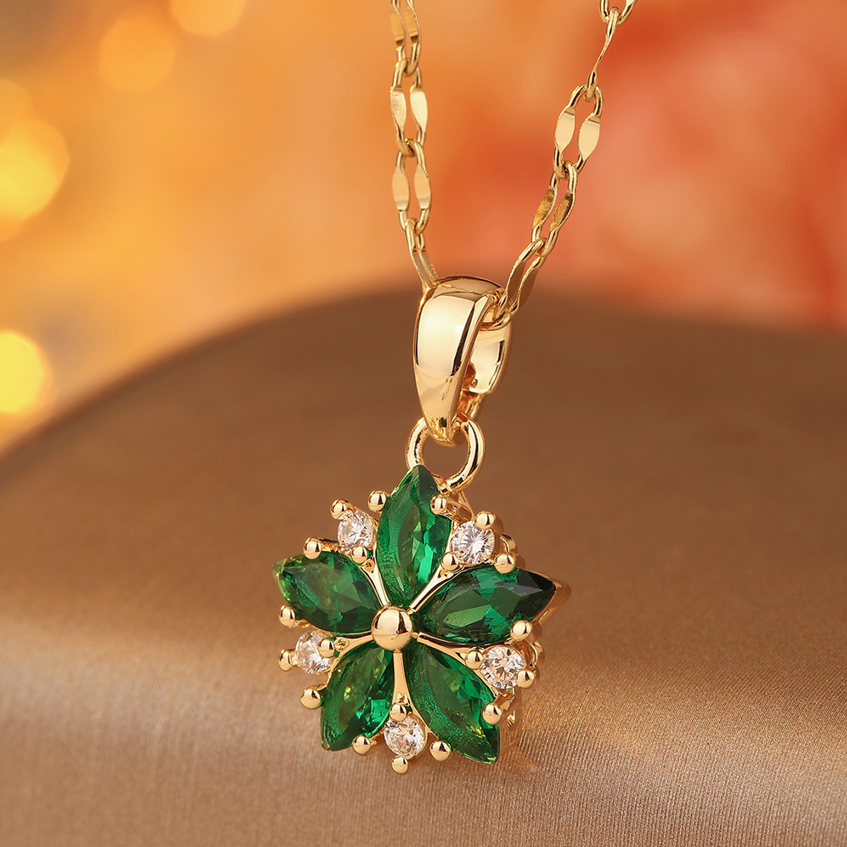 A New Floral Pendant Necklace Suitable For Banquets And Daily Wear