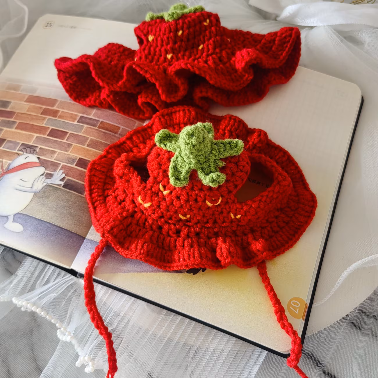 hat adjustable frog strawberry style cat hat suitable for cat and dog birthday hats holidays travel and photography soft and floral decoration breathable and comfortable headwear Product details 13