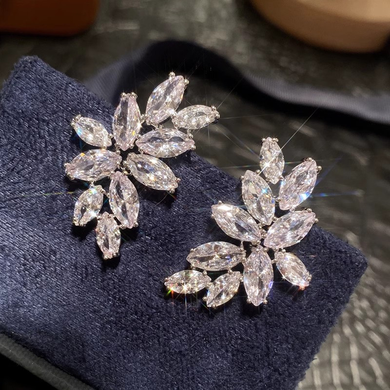Image of Elegant And Sparkling Zirconia Leaf Earrings For Women, Weddings And Vacations, Gorgeous Jewelry For And Parties, Exquisite Dressing Up Earrings