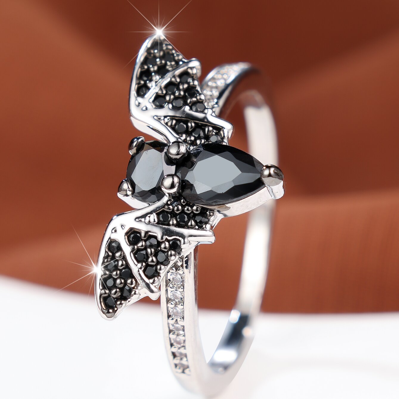 TEMU Bague pour femme de chauve-souris incrustée de synthétique noire , fabriquée avec un design , élégant, simple et . Bijou polyvalent adapté , aux