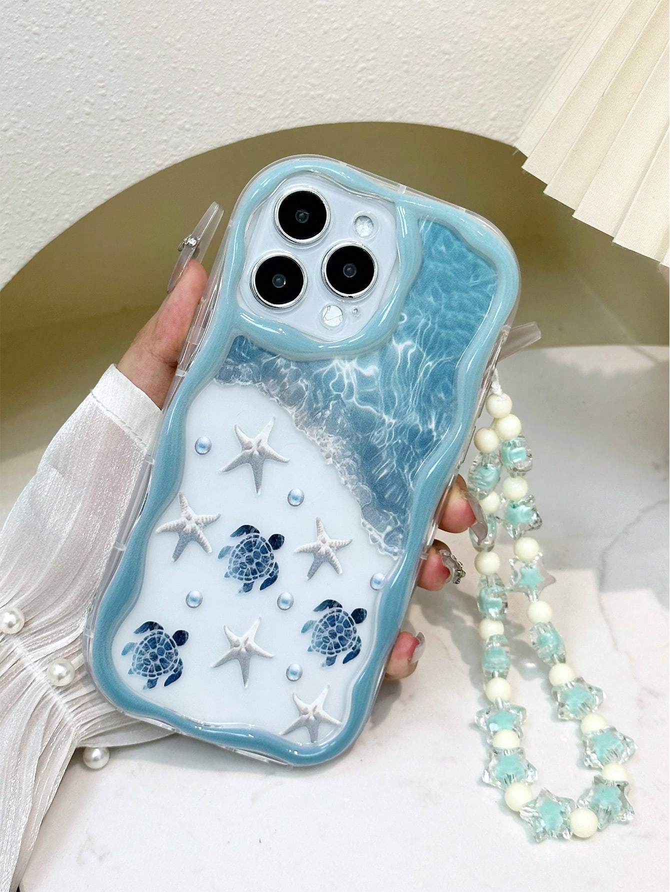 Beach Starfish And Sea Turtle Pattern Wave Gradient Painting Shockproof Phone Case with Handmade Beaded Bracelet, Compatible with Iphone 16, 15, 14, 13, 12 And 11 Pro Models, Made of TPU Protective Material. Ideal Choice for Family, Friends, Young People, Birthdays, Festivals, Boyfriends, Girlfriends And Valentine'S Day Gifts