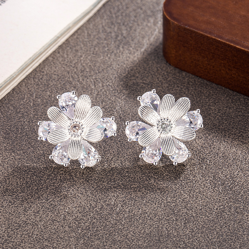 Women's Exquisite Double-layer Zirconium Flower Ear Studs