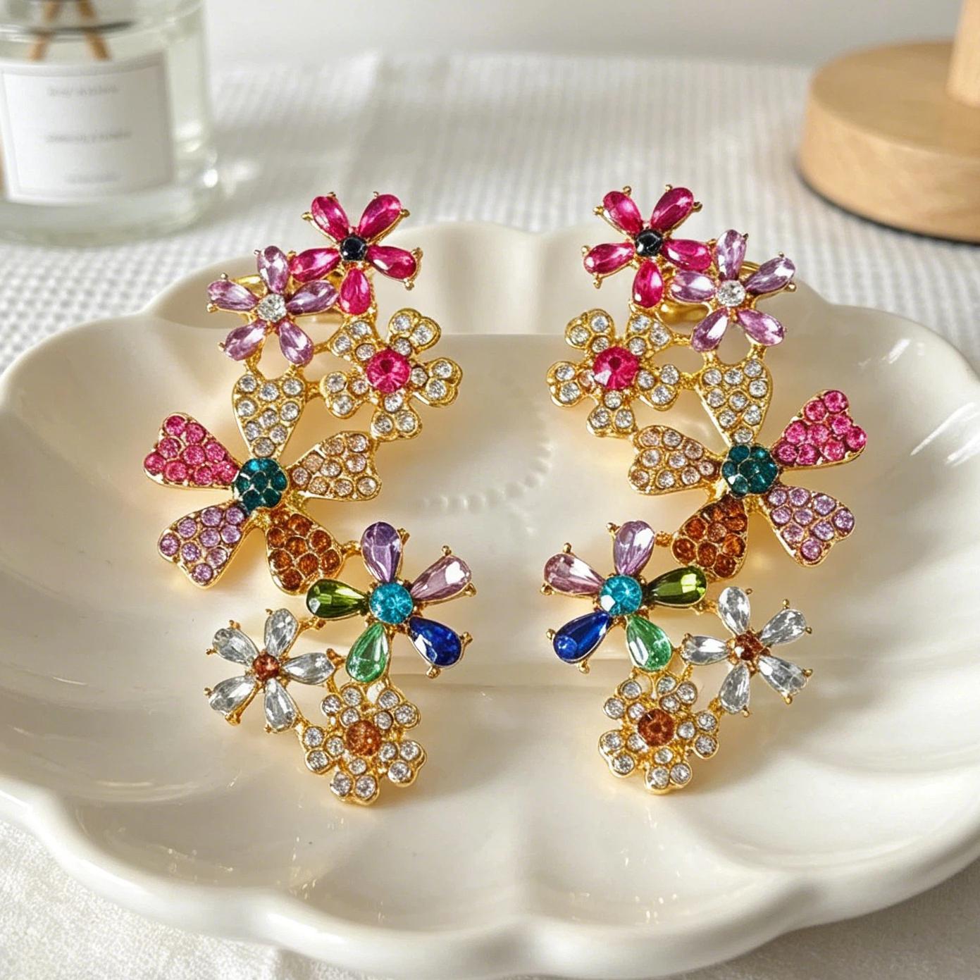 TEMU Une paire de boucles d'oreilles colorées de style floral dégageant un charme , ces boucles d'oreilles pour femme conviennent à un port et aux