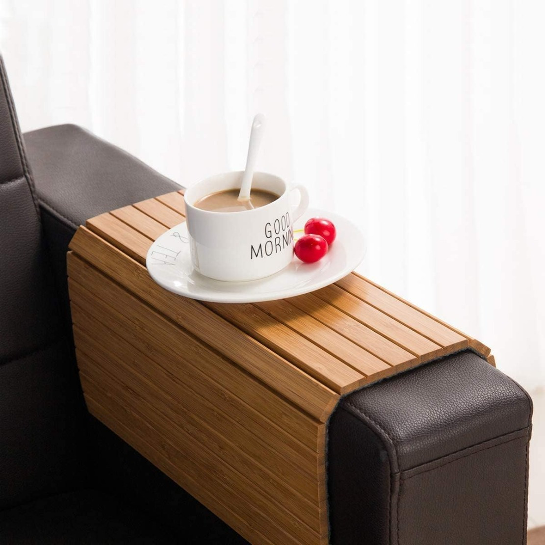 flexibler/faltbarer sofa-armlehnen-tisch –   für getränke snacks –   armlehnen-tisch für couch