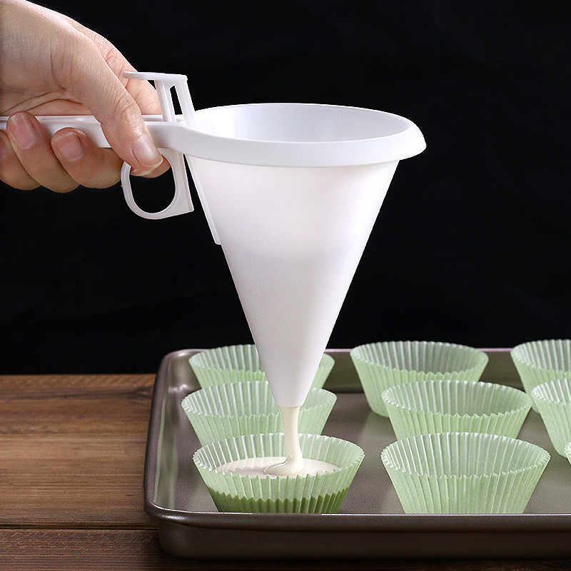 

1 Set Manual Funnel - Easy Pouring Kitchen Gadget For Cupcakes, Pancakes, Desserts - Food-safe Baking Tool, No Electricity Needed