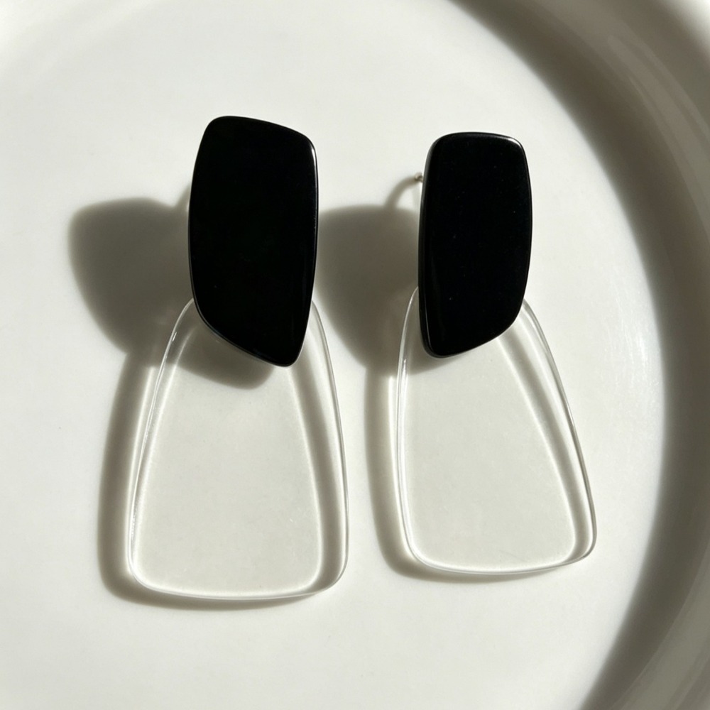 TEMU 1 Pair Retro Hong Kong Style Temperament Geometric Transparent Stud Earrings Niche Black Earrings Fashionable Versatile Ear Jewelry Accessory