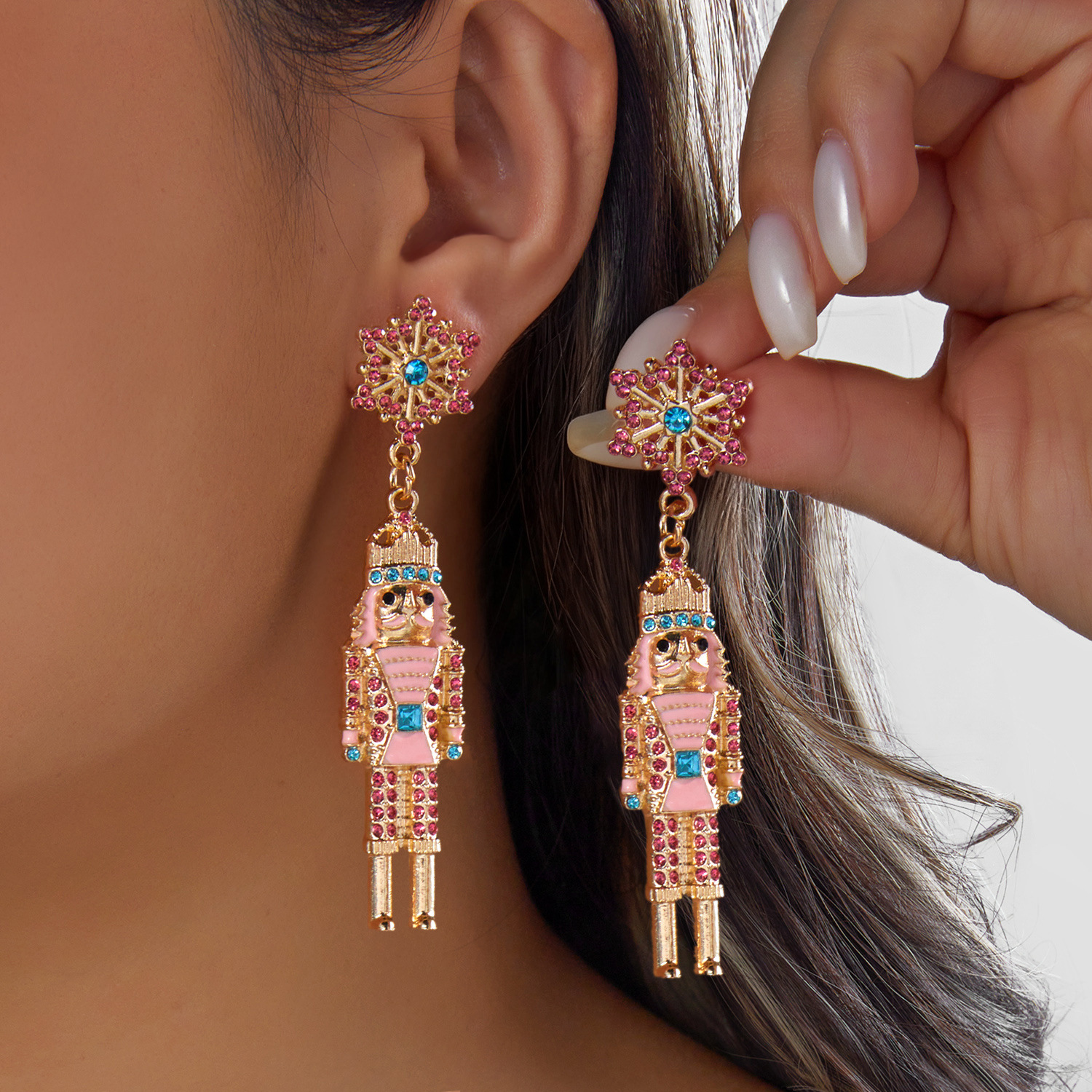 TEMU 1 Paire de Boucles d'Oreilles Pendentif Soldat Strass de Neige, Boucles d'Oreilles Cartoon Déguisement Strass Iridescent Goutte à Goutte, Bijoux