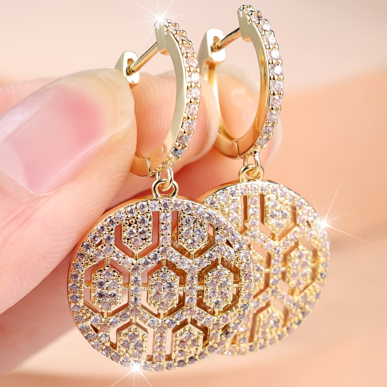 TEMU Angol 1 Pair Unisex Earrings Football-shaped Disc Hollow Inlaid Fine Sparkly Synthetic Synthetic Synthetic Zircon​​ Individual Exquisite