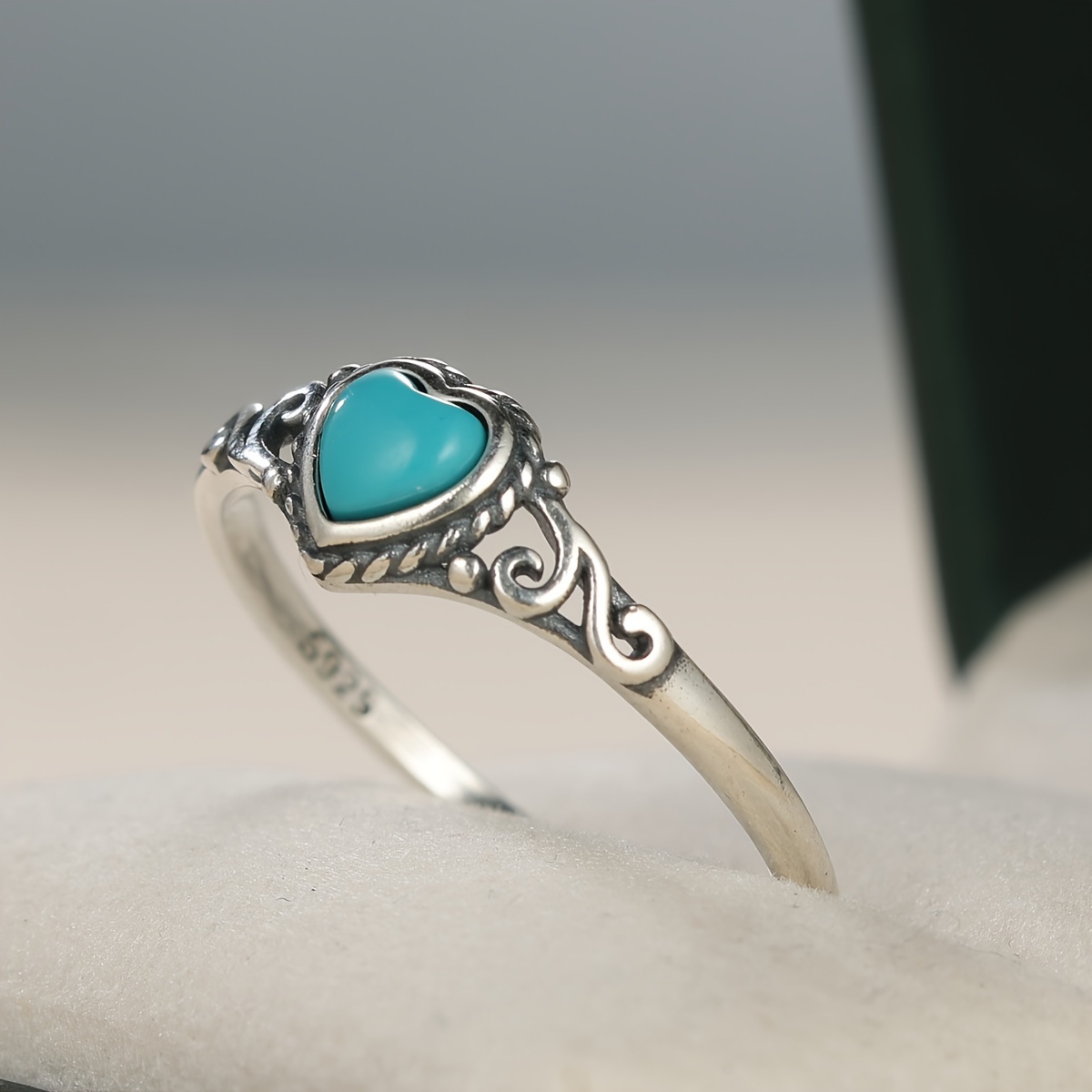 TEMU Sterling Silvery S925 Vintage Heart Turquoise Ring Simple Unique Light Luxury Versatile Elegant Ring 2.2g