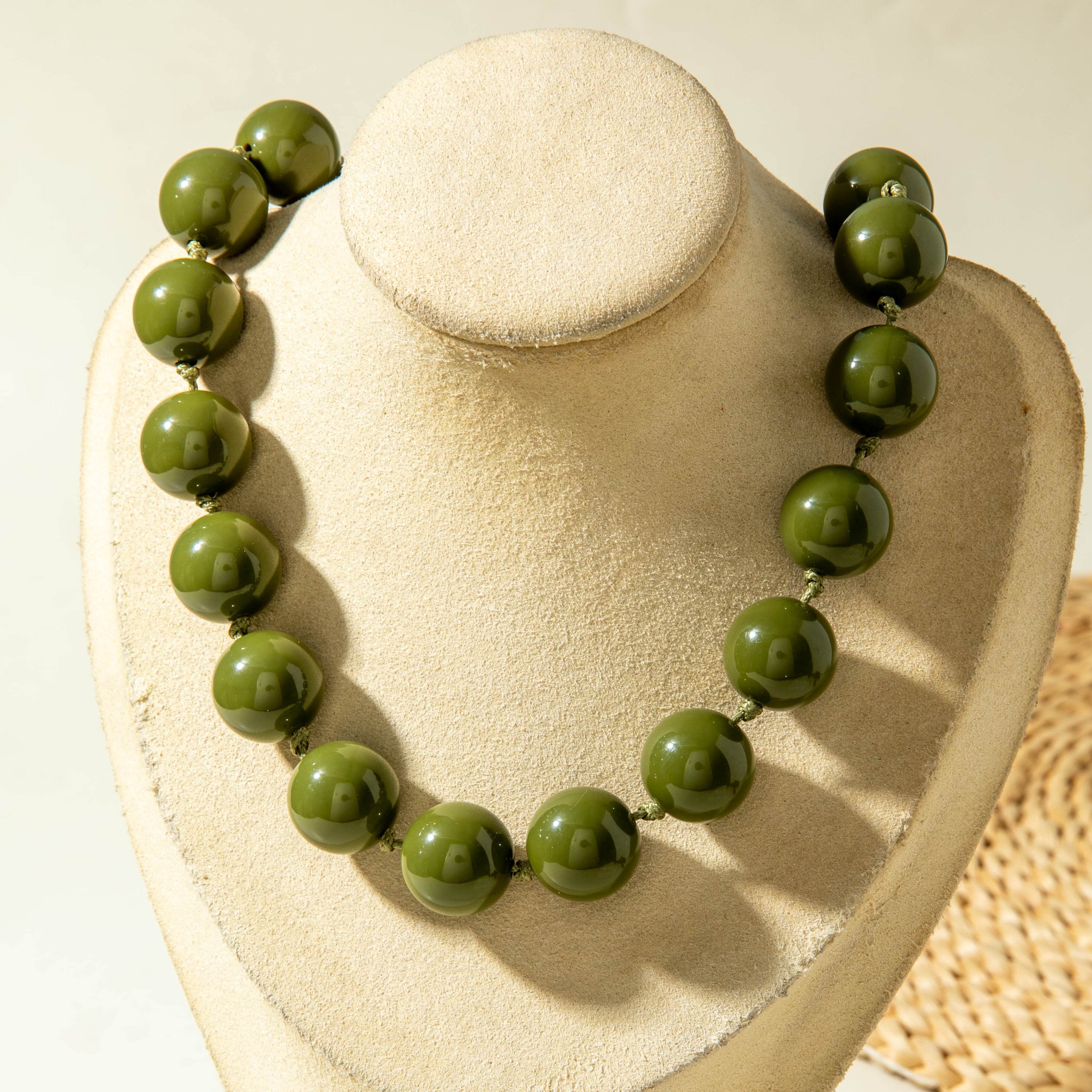 TEMU 1pc Of Vintage Minimalist Style Acrylic Bead Necklace With Wax Thread Knotting Design Collarbone Chain Suitable For Women' Party Dressing