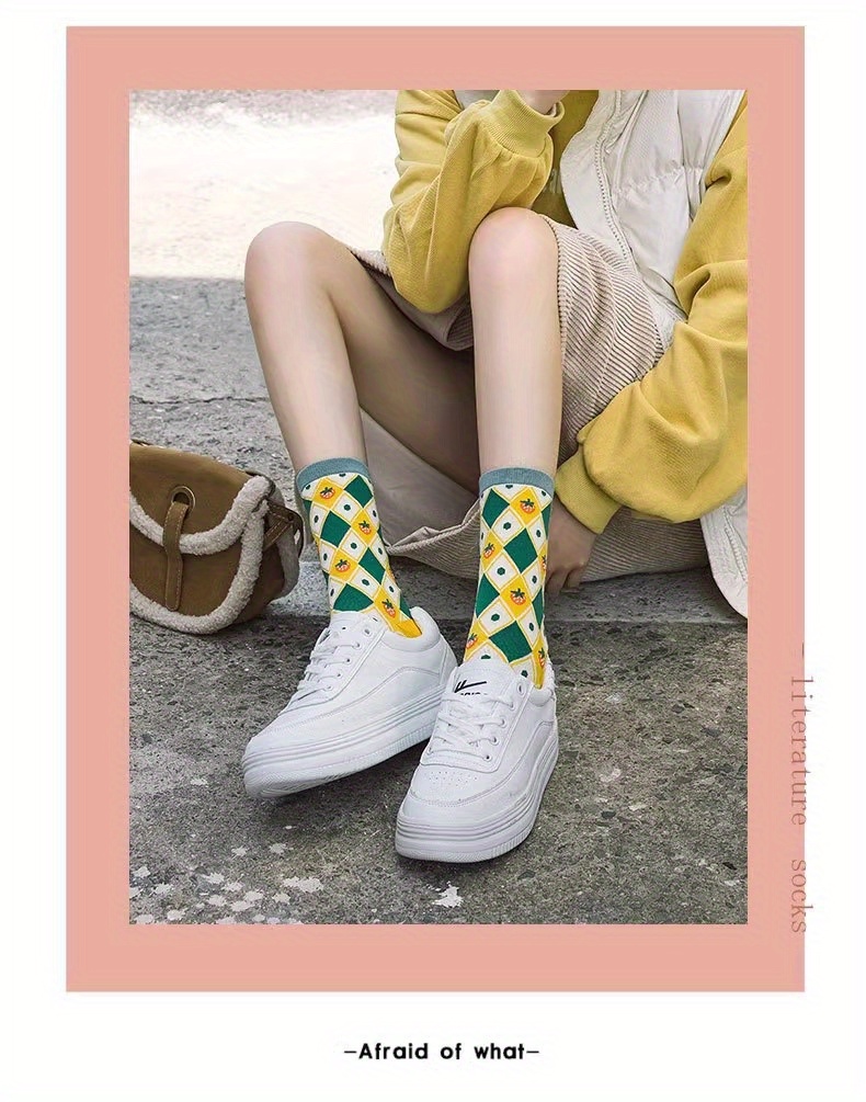5 paires de chaussettes longues pour femmes avec impression de  , décontractées et polyvalentes,  , en   polyester (97%) et spandex (3%), chaussettes sportives, lavables à   - poids du tissu 237g/m² détails 5