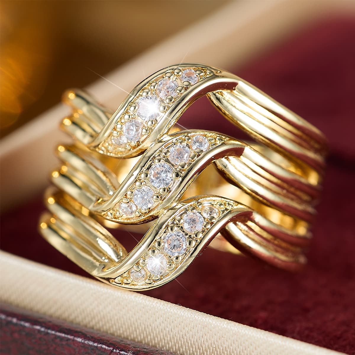 Unisex Light Luxury Interwoven Wavy Ring, Elegant Design
