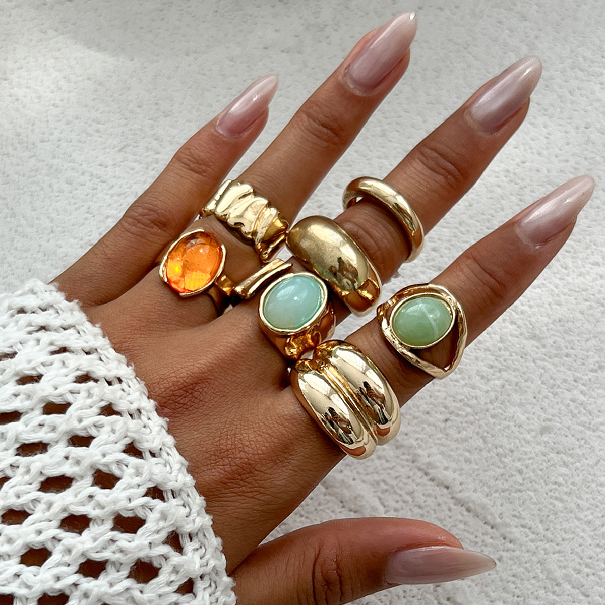 E-shop 7-teiliges Damen Ring Set im goldenen Retro-Stil, und elegant, mit einem Nischen-Design, mehrteilige stapelbare Ringe, eingelegt mit bunten