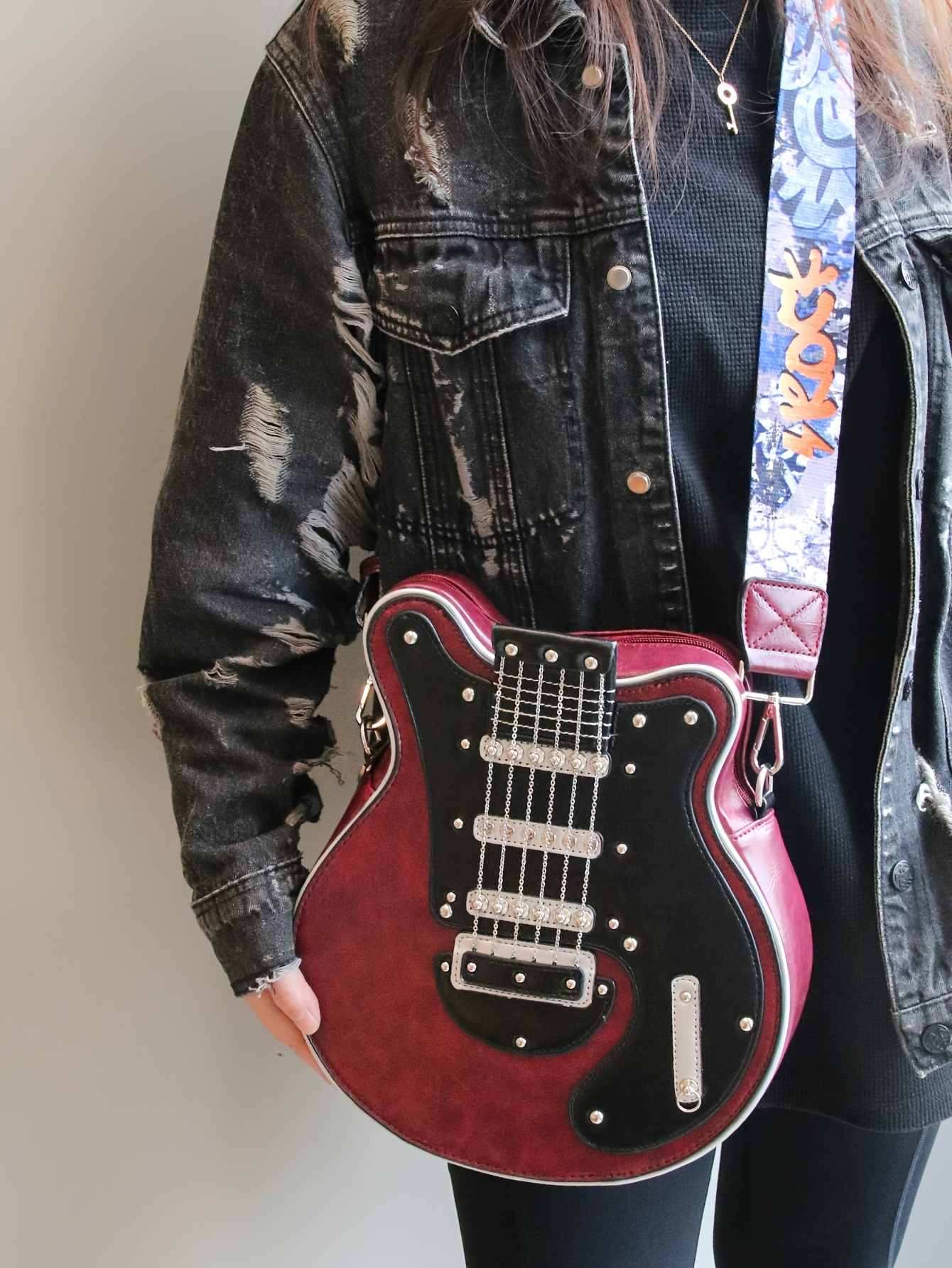Distinctive Creative Y2K Hot American Style  Guitar Shaped Bag Beth Guitar Shaped Bag Shoulder Bag Crossbody Bag Fashionable Chain Rivet Decoration Color Contrast Wide Shoulder Strap Women's Bag Street Unisex Bag