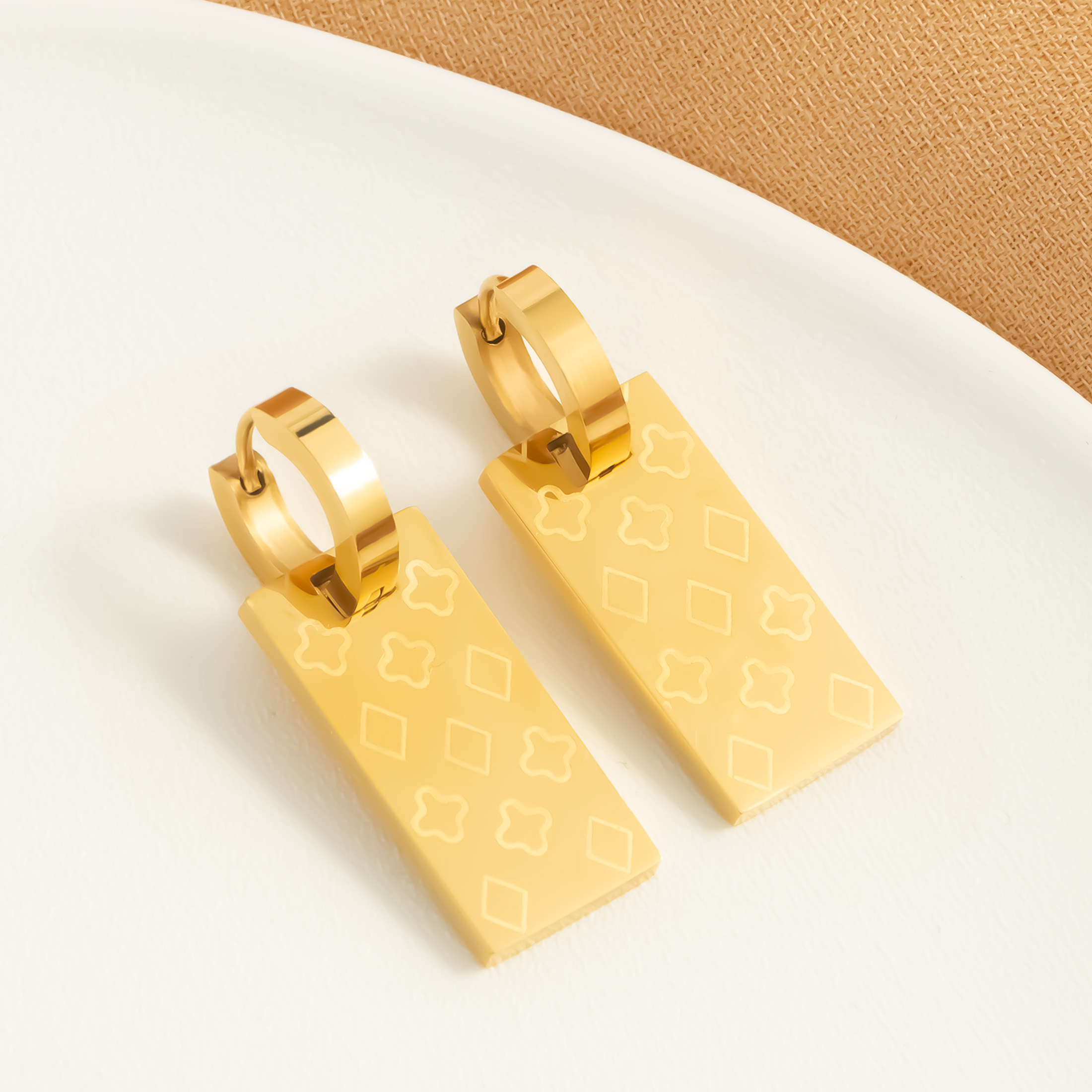 TEMU 1 Paire, Boucles d'Oreilles Pendentif Mode Femme, Anneau Rectangulaire Creux, Acier Inoxydable Plaqué Or 18K, Bijou Hypoallergénique Cadeau,
