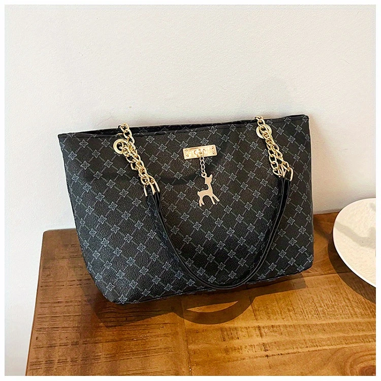 large capacity womens bag commuter retro stylish handbag shoulder bag niche tote bag details 19