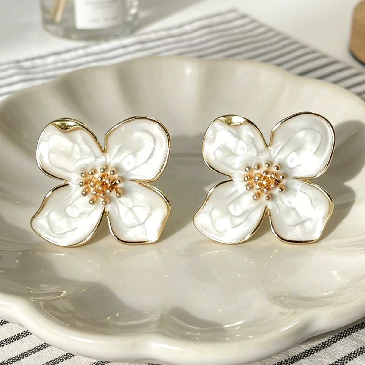 TEMU A Pair Of Floral-shaped Minimalist Women's Earrings, Cute And Elegant Style Earrings For, Suitable For Daily Wear Or Casual Vacations