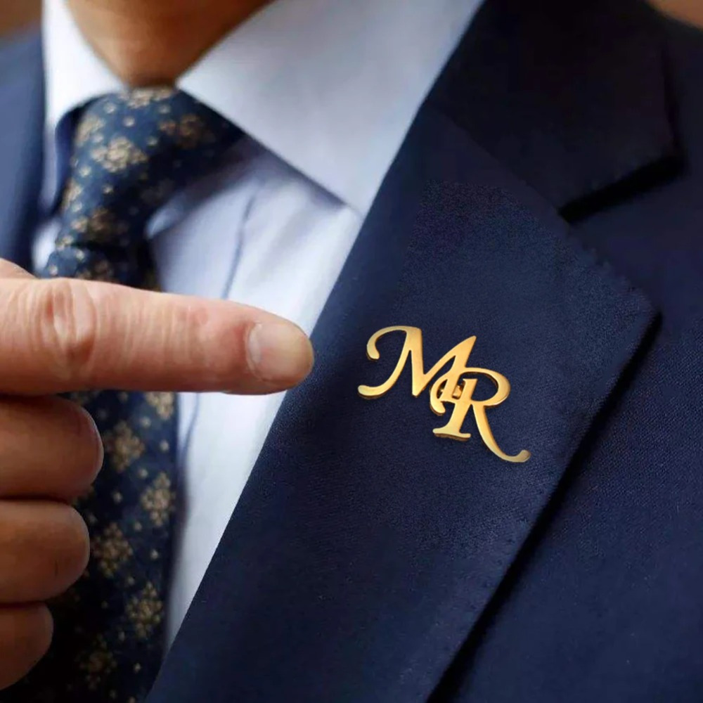 TEMU Broche initiale personnalisée de Laimeigedun, broche en acier inoxydable avec lettre pour hommes et femmes, idéale pour chemises et costumes,