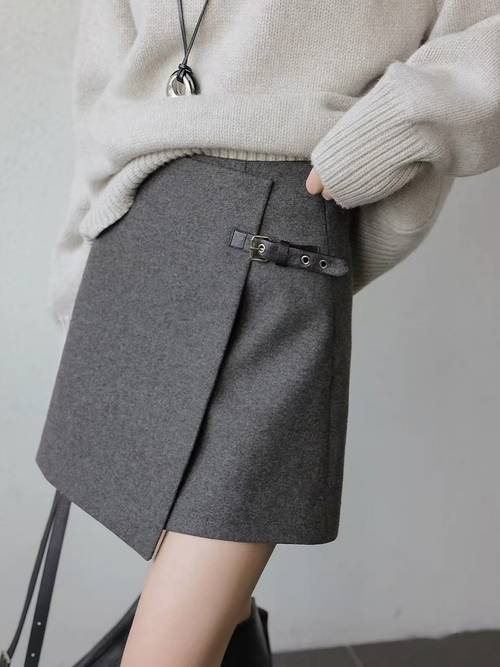 New Autumn/Winter Asymmetrical Gray Skirt with Buckle Belt, High-Waisted,, Body-Hugging, Versatile, and Figure-Flattering Mini Skirt