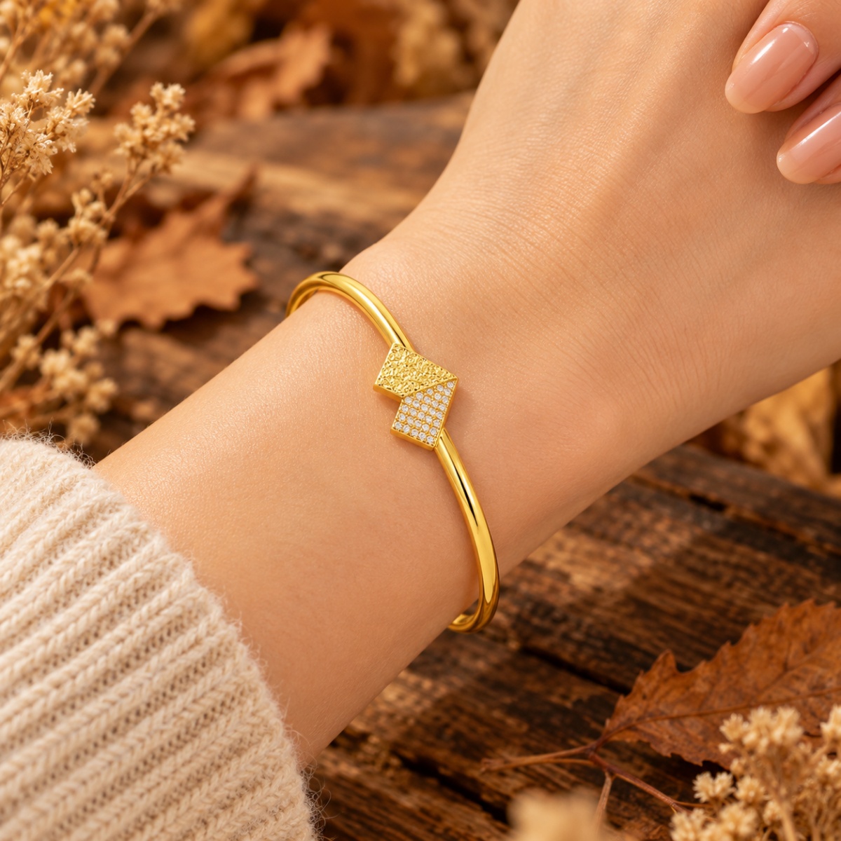 Women's Rectangular Decorative Zirconia Inlaid Bangle
