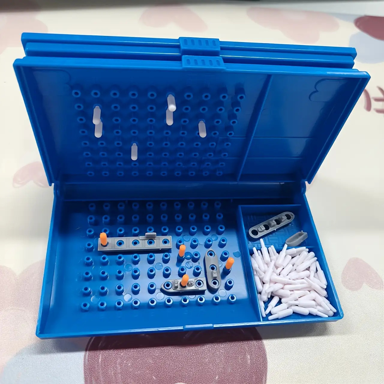 Slagschip Bordspel - Klassiek Strategisch Zeeslag Bordspel, Geschikt voor 2-4 Spelers, Geschikt voor Binnen/Buiten, Geschikt voor Familie en Vrienden Interactie, Geschikt voor Zowel Binnen als Buiten, Klassiek Bordspel, Duurzaam Plastic Spel, Groepsactiviteiten,Buitenspellen,Traditioneel Spel