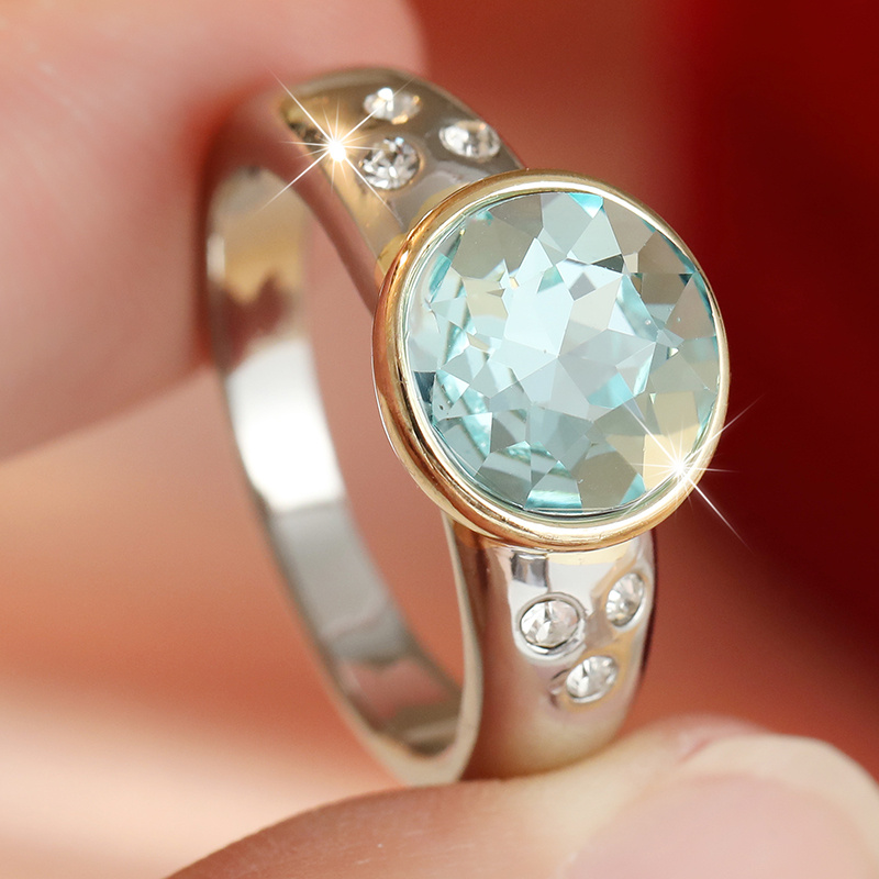 Women's Refreshing Light Luxury Transparent Blue Synthetic Zirconia Ring