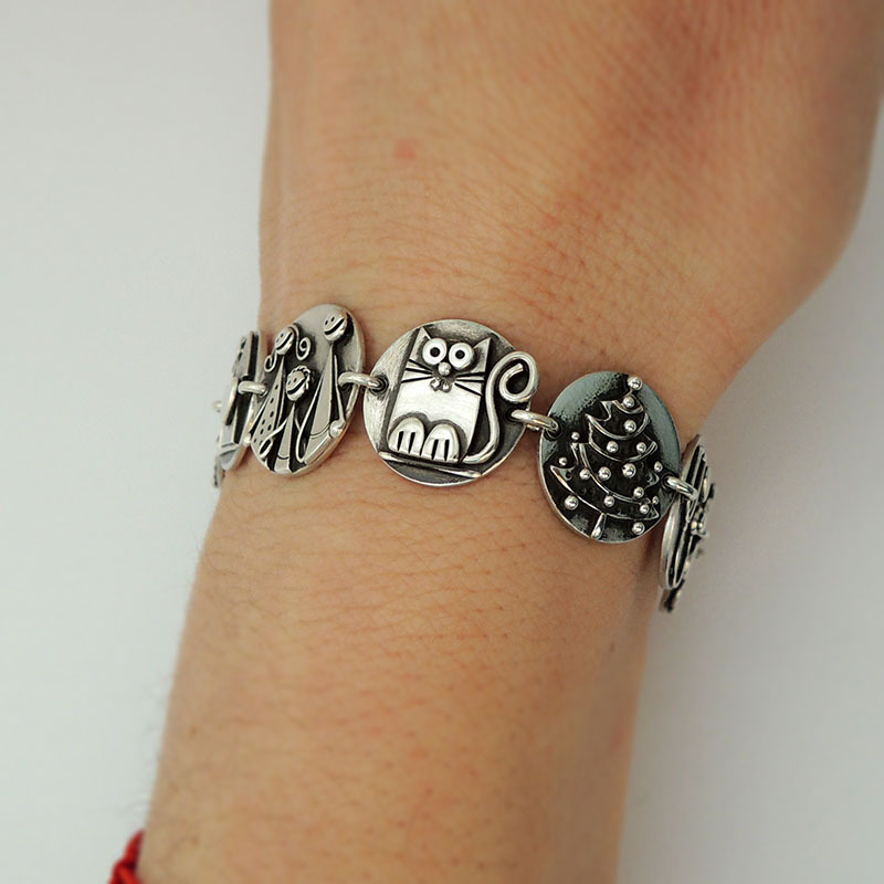 Retro Bronze Commemorative Bracelet with Cat & Flower Motif