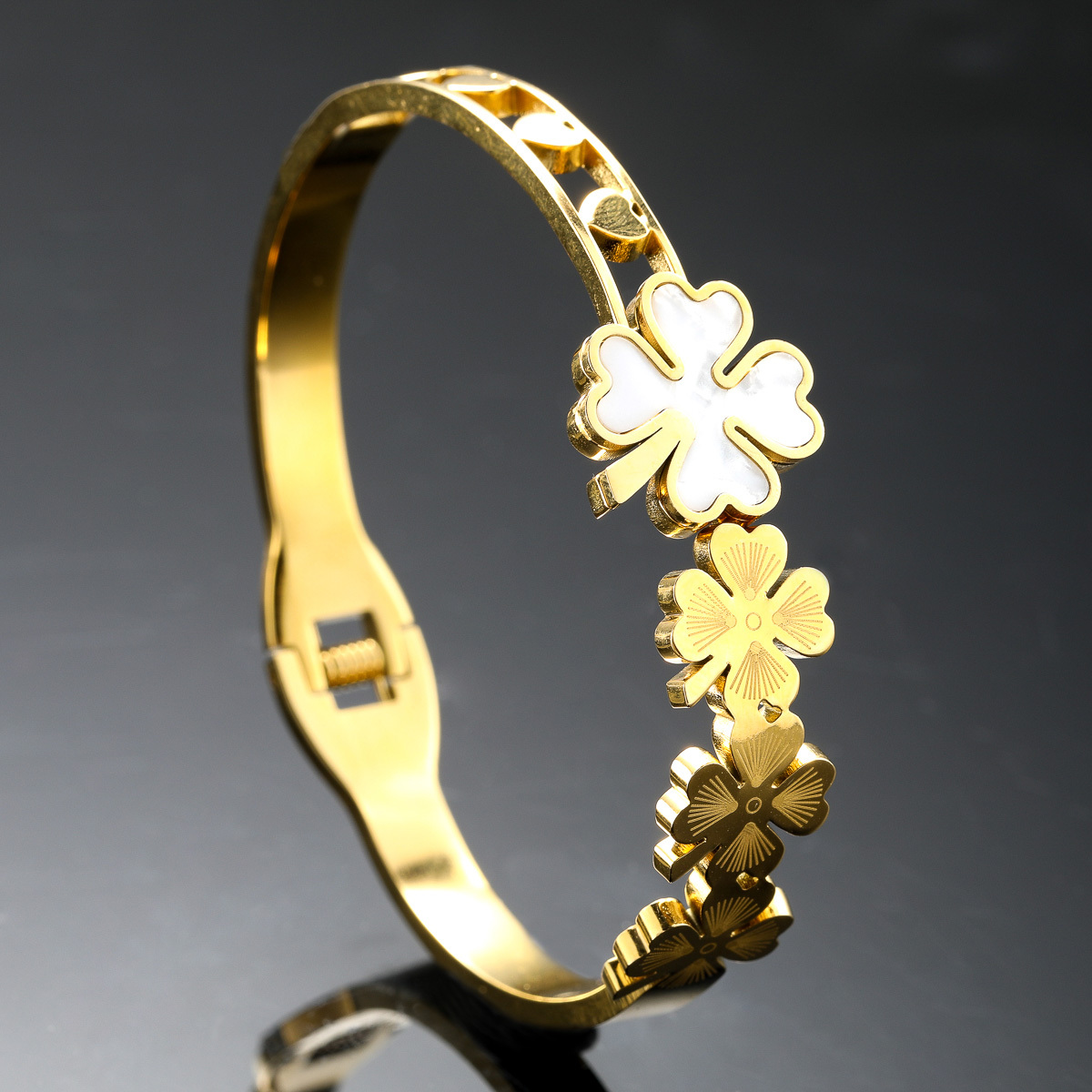 1pc Clover Design Stainless Steel Bracelet For Men And Women
