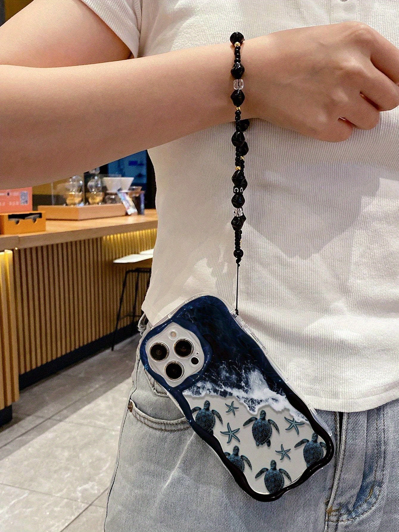 Beach Starfish And Sea Turtle Pattern Wave Gradient Painting Shockproof Phone Case with Handmade Beaded Bracelet, Compatible with Iphone 16, 15, 14, 13, 12 And 11 Pro Models, Made of TPU Protective Material. Ideal Choice for Family, Friends, Young People, Birthdays, Festivals, Boyfriends, Girlfriends And Valentine'S Day Gifts