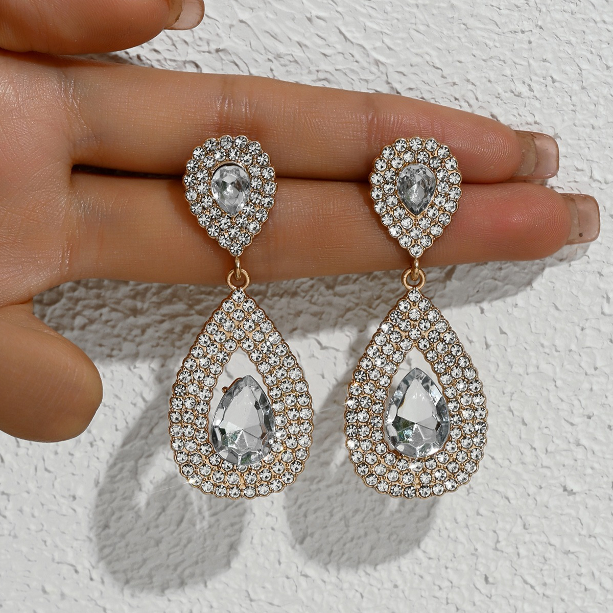 Fashionable Vintage Teardrop Pendant Earrings