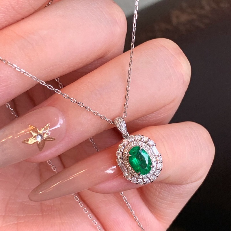 Women's Vintage Inlay Oval Green Zirconia Pendant Necklace