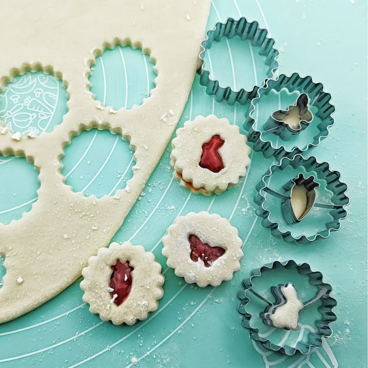 4er-Set Ausstechformen für Kekse - Durchmesser 4,5cm * Mini * Ausstechformen Set - Inklusive Süßer Hase, Karotte, Schmetterlingsformen - * für Familien-DIY-Backen, Süßigkeiten, Sandwich-Kekse