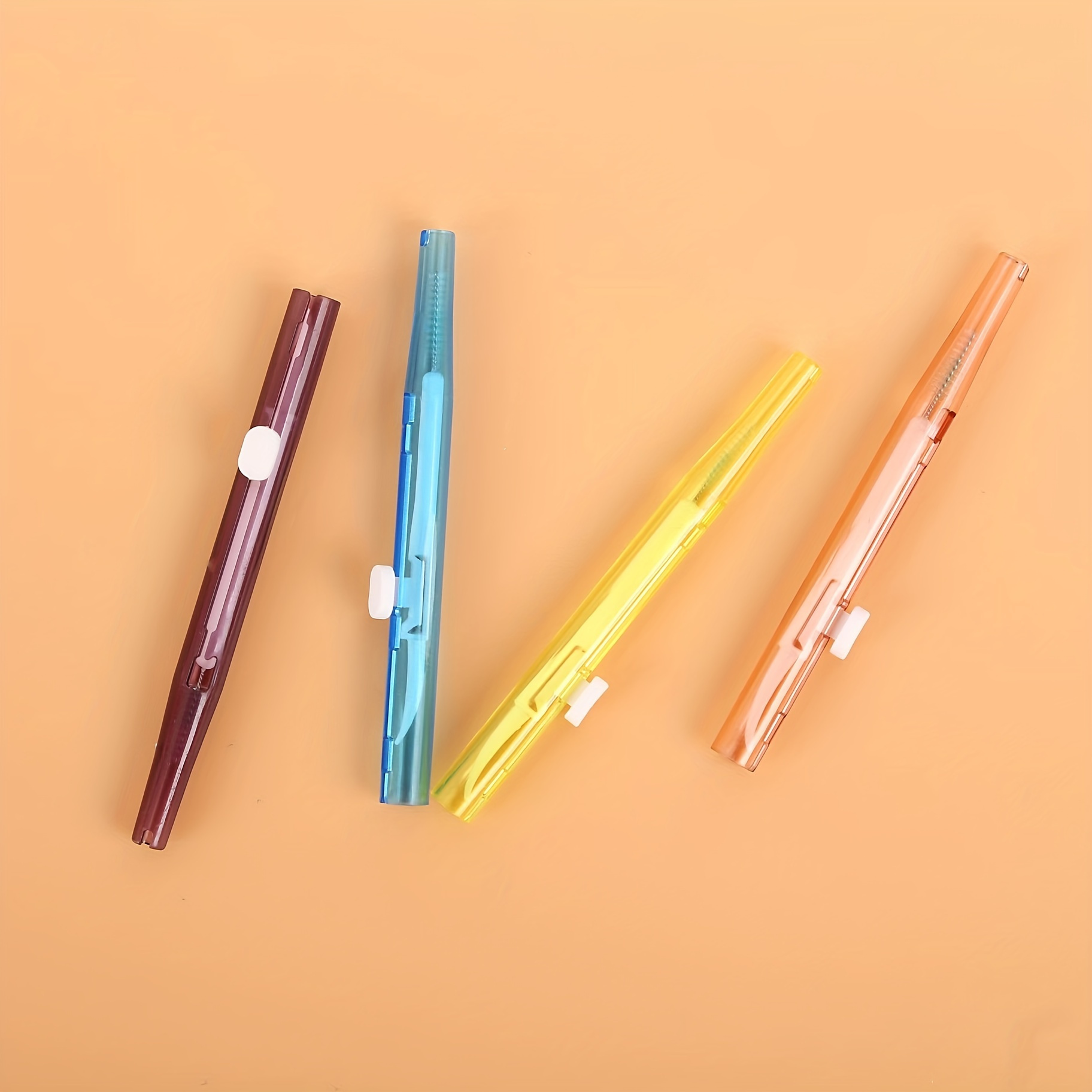 4pcs mobile phone retractable cleaning set, multi-functional mobile phone and earphone cleaning kit, mobile phone cleaning, repair and restoration of mobile phone and tablet charging ports, lightning cable and connectors, easy to store and carry design