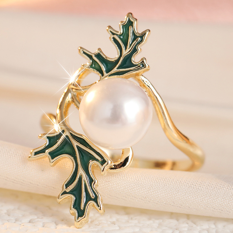 Women's Vintage Leaf Design Enamel Ring