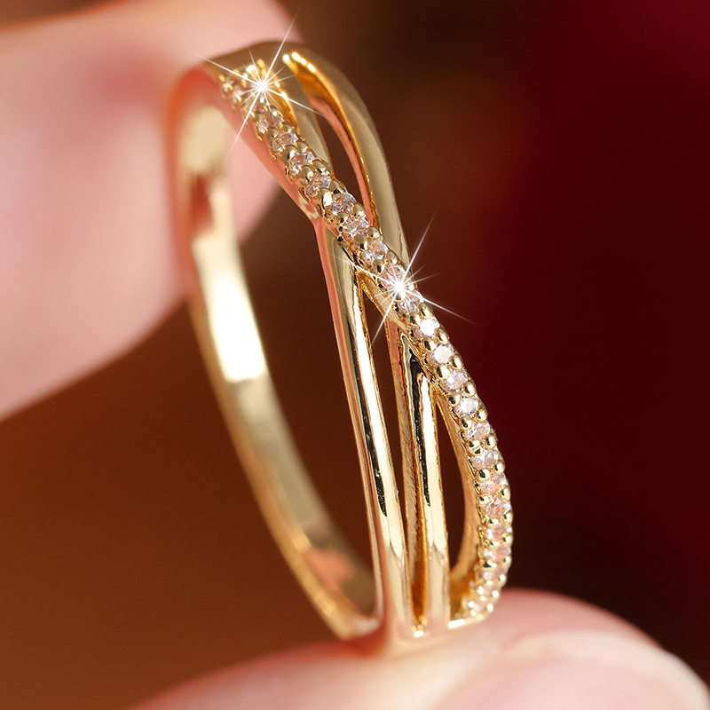 Twisted Pattern Ring with Light Pink Synthetic Zirconia, Daily Wear