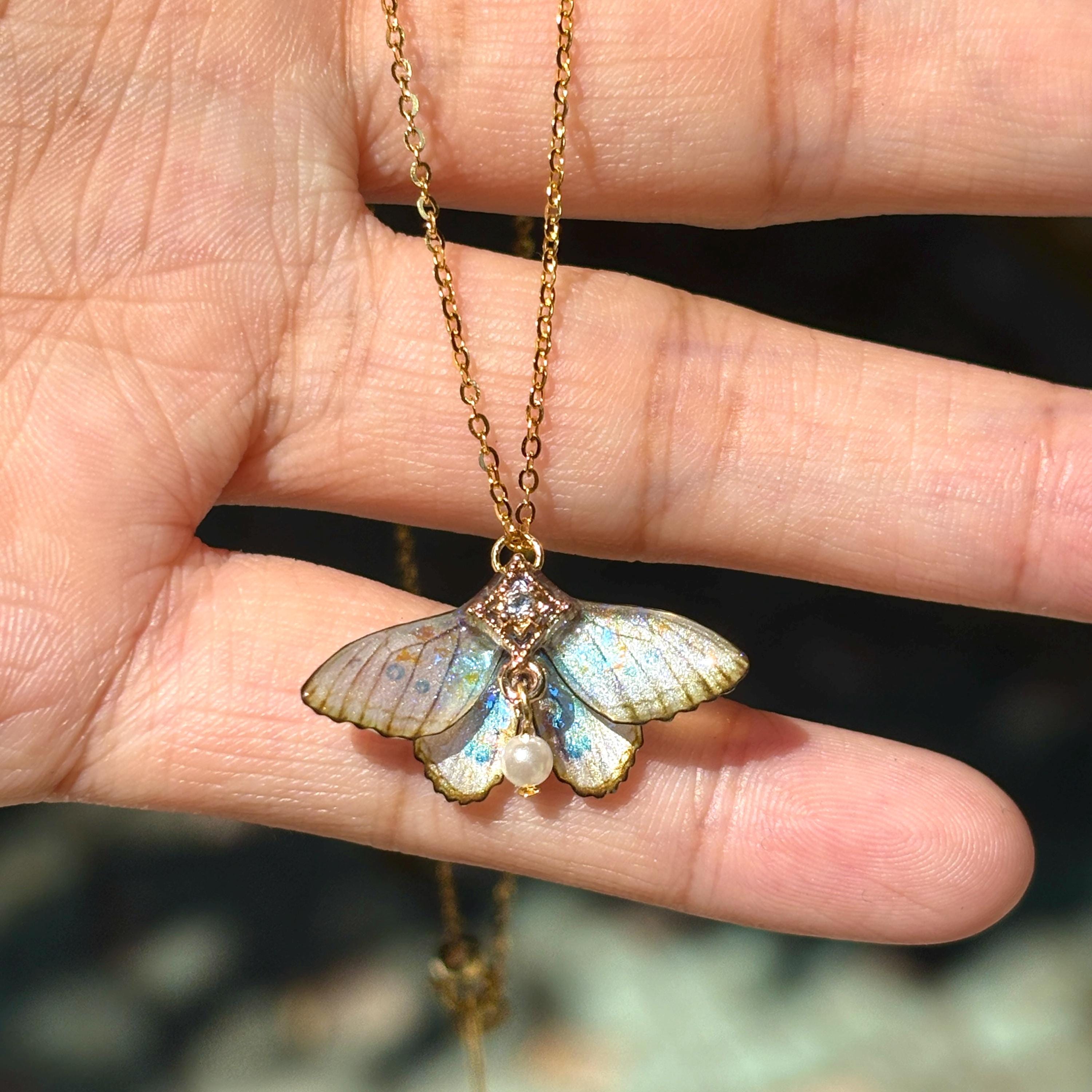TEMU 1pc Colorful Wings Pendant Necklace, Light Luxury Niche Neck Chain, Versatile Birthday Gift
