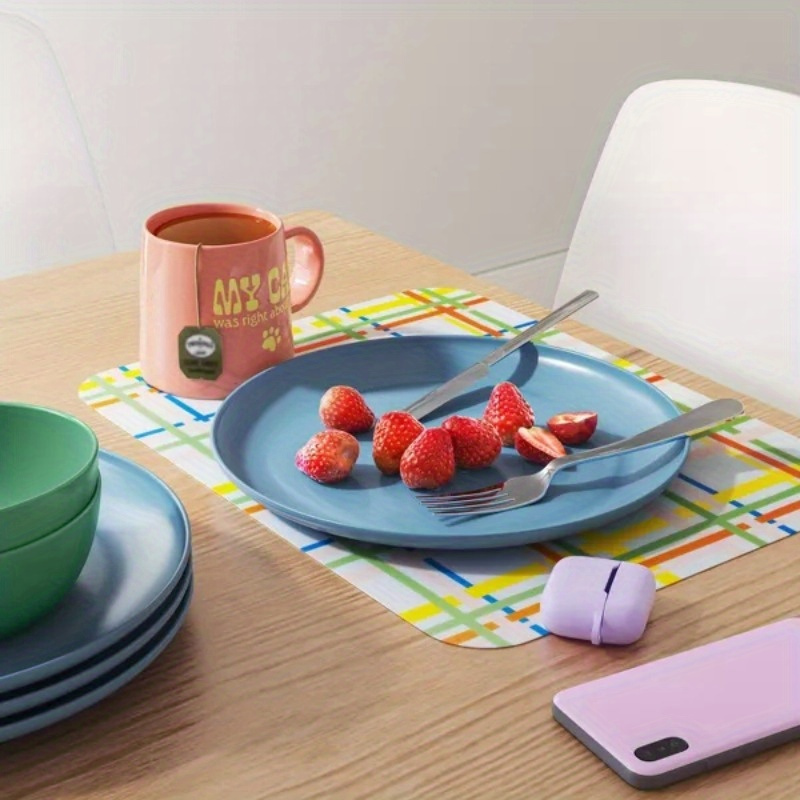   plastic dinner plate