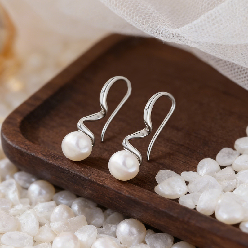 Image of 2pcs Elegant Sexy Temperament Fashion Versatile Exquisite Spiral Shape Pearl Dangle Earrings, An Ideal Gift For , Suitable For Daily Wear, Gifts, Banquets, And Vacations