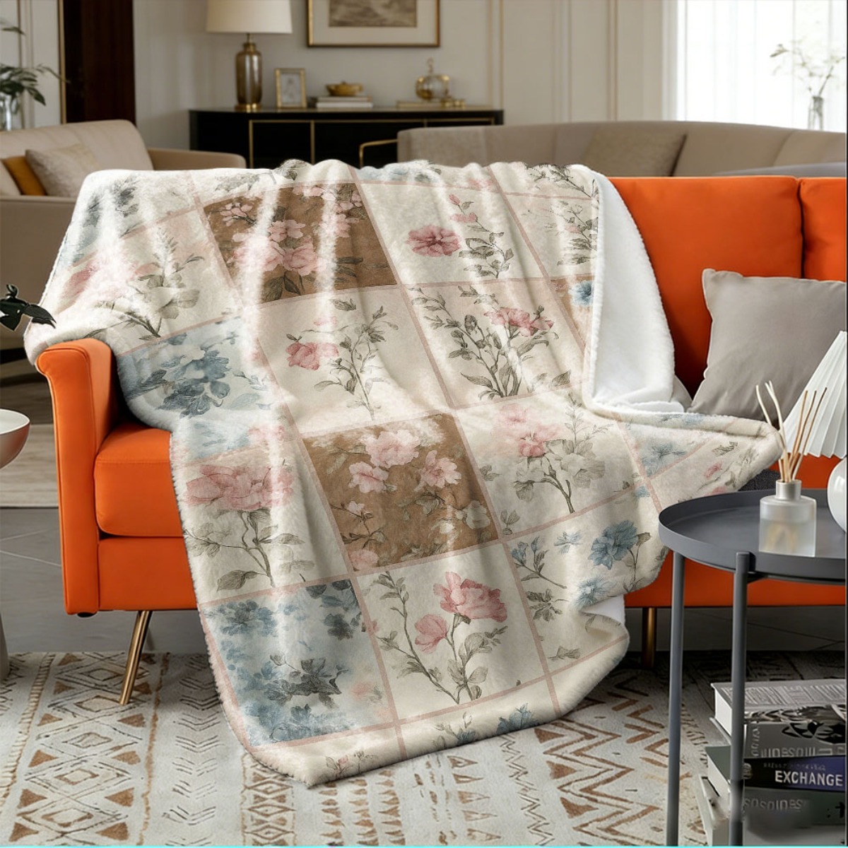1 manta suave con diseño floral patchwork que presenta un diseño pastel en tonos de rosa, azul, beige, marrón, blanco y verde. Ideal para todas las estaciones, esta manta ligera y de fácil cuidado es perfecta para tu cama, sofá o sala de estar