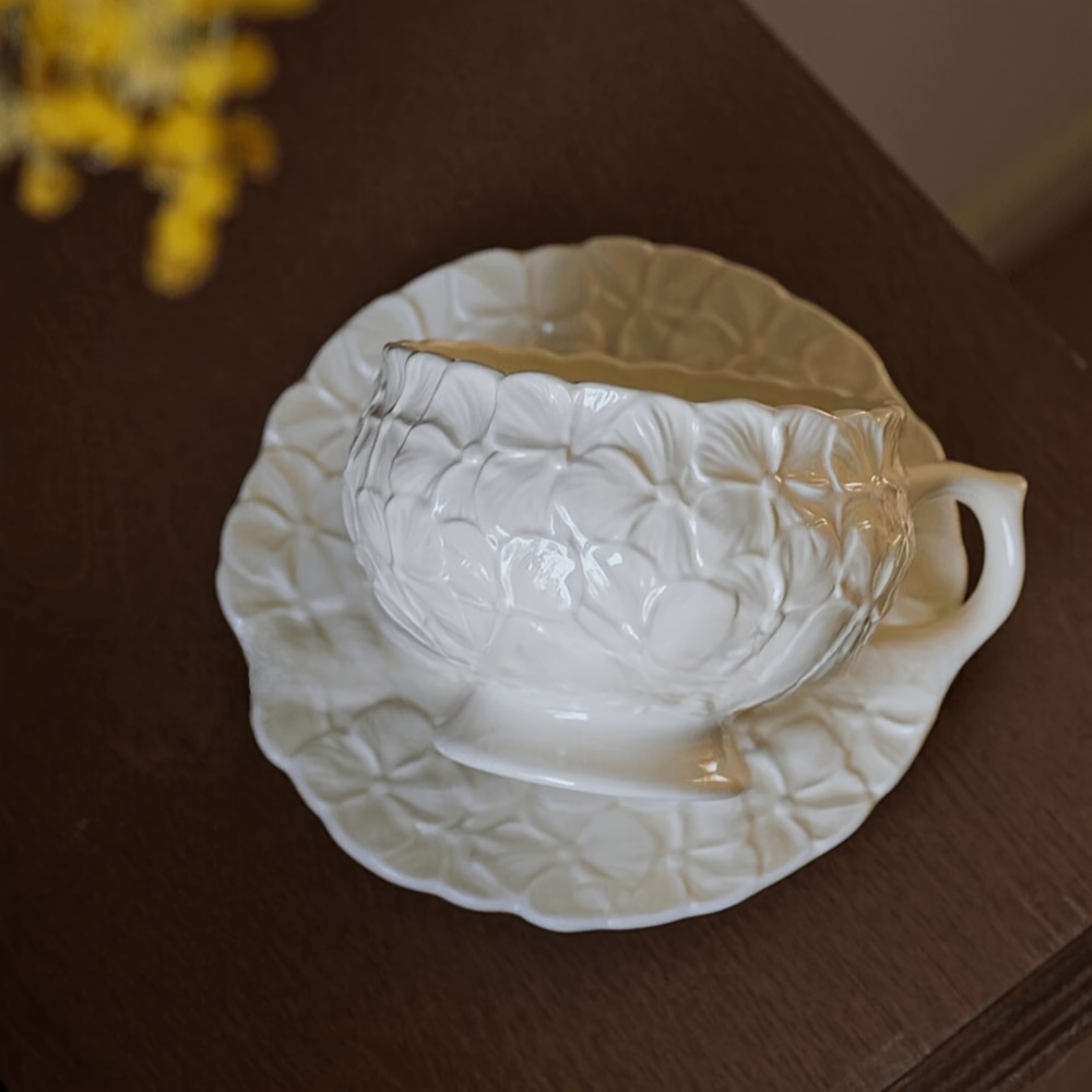 A 2pcs Afternoon Tea Set Featuring Ceramic Coffee Cups And Saucers (1 Cup & 1 Saucer), with a Generous 260Ml Capacity And a Beautiful Floral Design. It'S Dishwasher Safe for Convenient Cleaning