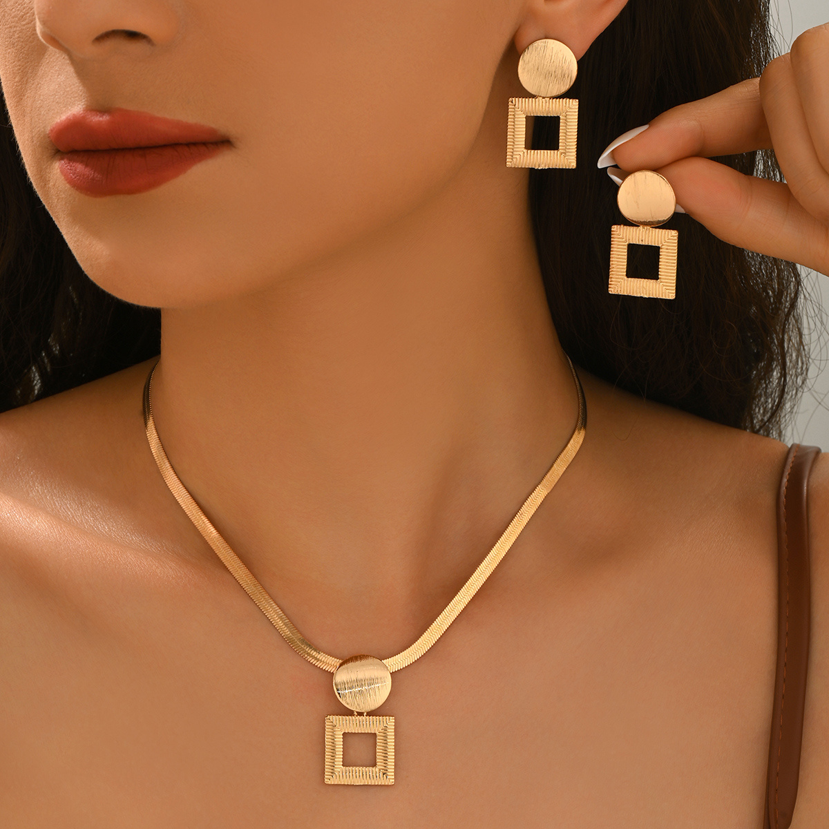 E-shop 2 Stück Minimalistische Moderne Schlangenknochen-Kette Geometrische Runde Quadratische Ohrstecker Halskette, Ideal für Vielseitigen ,