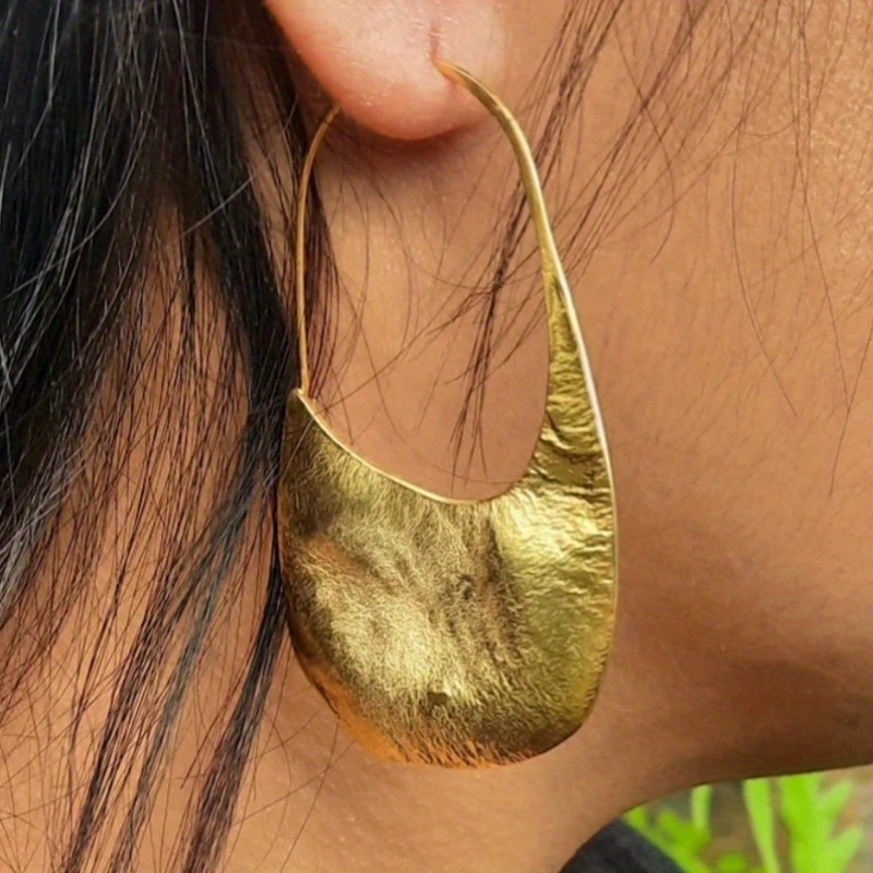 Fashionable Golden Hoop Earrings, . Thin And Lightweight Pendant Earrings.