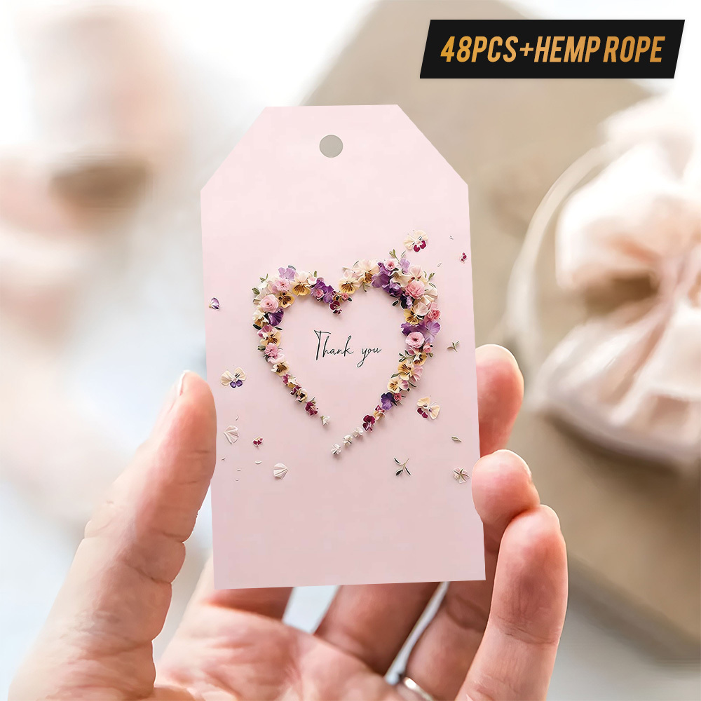 TEMU Set di 48 etichette regalo con spago di . Un design a forma di cuore da fiori vivaci in tonalit� di viola, rosa, e , completato da petali sparsi